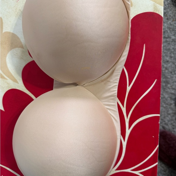 SKIMS Strapless Nude Push-Up Bra - Picture 2 of 5